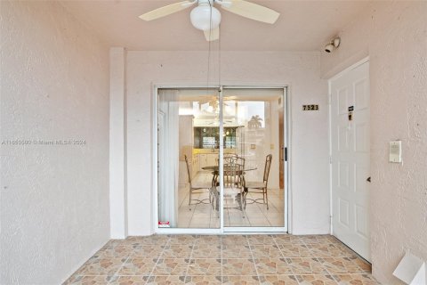 Condo in Tamarac, Florida, 3 bedrooms  № 1332642 - photo 2