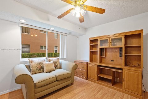 Condo in Tamarac, Florida, 3 bedrooms  № 1332642 - photo 26