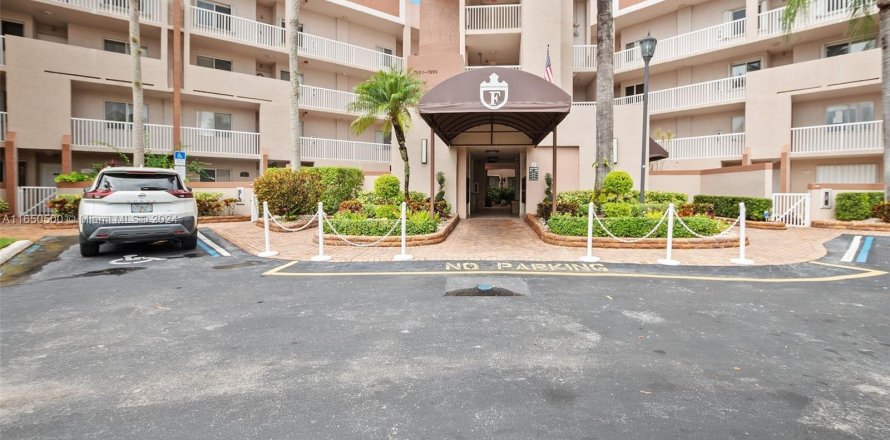 Condo in Tamarac, Florida, 3 bedrooms  № 1332642