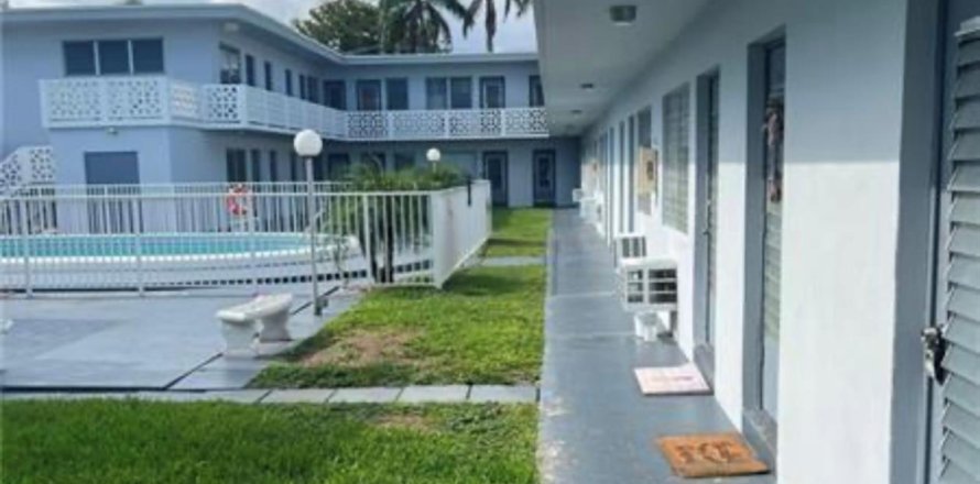 Condominio en North Miami, Florida, 2 dormitorios  № 1132797