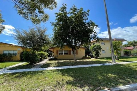 Купить коммерческую недвижимость в Норт-Майами-Бич, Флорида 227.61м2, № 1101400 - фото 19