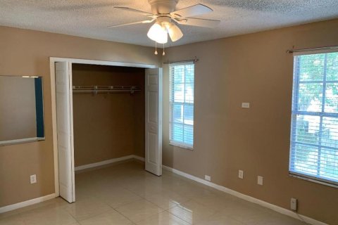 Townhouse in Tampa, Florida 2 bedrooms, 117.15 sq.m. № 1369567 - photo 29