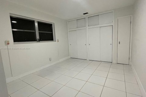 House in Hollywood, Florida 3 bedrooms, 238.85 sq.m. № 1367389 - photo 17