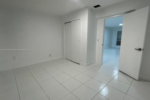 Casa en alquiler en Hollywood, Florida, 3 dormitorios, 238.85 m2 № 1367389 - foto 9