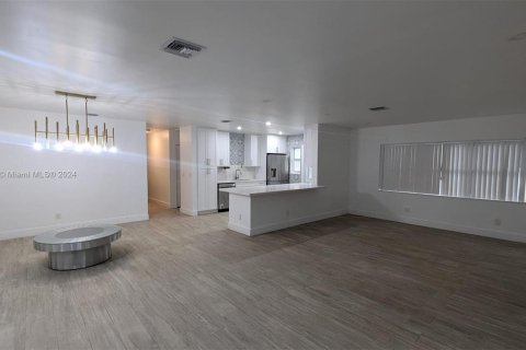 Villa ou maison à louer à Miami, Floride: 3 chambres, 196.95 m2 № 1367392 - photo 3