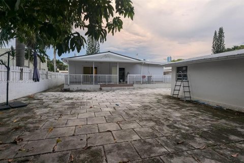 Villa ou maison à louer à Miami, Floride: 3 chambres, 196.95 m2 № 1367392 - photo 4