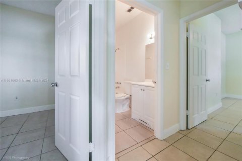 Condo in Pembroke Pines, Florida, 3 bedrooms  № 1367391 - photo 8