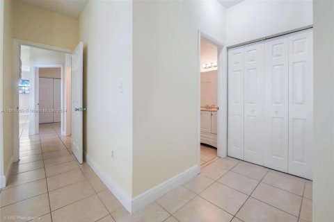 Copropriété à louer à Pembroke Pines, Floride: 3 chambres, 101.54 m2 № 1367391 - photo 4