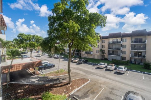 Condo in Lauderhill, Florida, 2 bedrooms  № 1367348 - photo 17