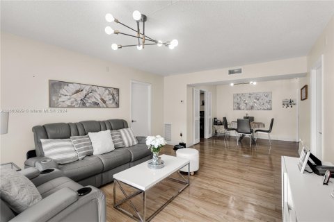 Copropriété à vendre à Lauderhill, Floride: 2 chambres, 90.3 m2 № 1367348 - photo 4