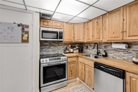 Condo in Lauderhill, Florida, 2 bedrooms  № 1367348 - photo 6