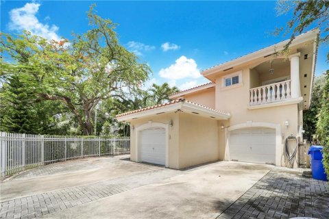 House in Miami, Florida 4 bedrooms, 297.75 sq.m. № 580382 - photo 17