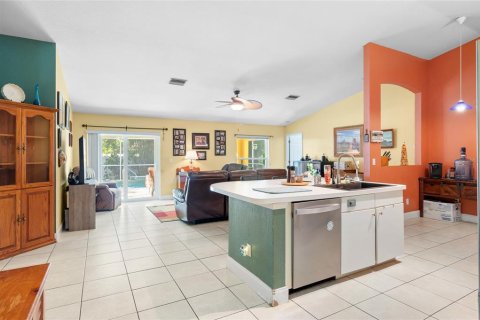 Villa ou maison à vendre à North Port, Floride: 3 chambres, 189.52 m2 № 1300526 - photo 7