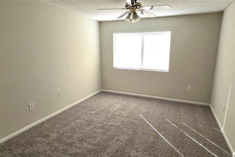 Condo in Kissimmee, Florida, 2 bedrooms  № 1393259 - photo 9