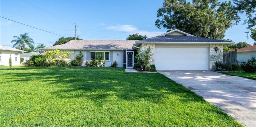 House in Sarasota, Florida 3 bedrooms, 194.07 sq.m. № 1393222