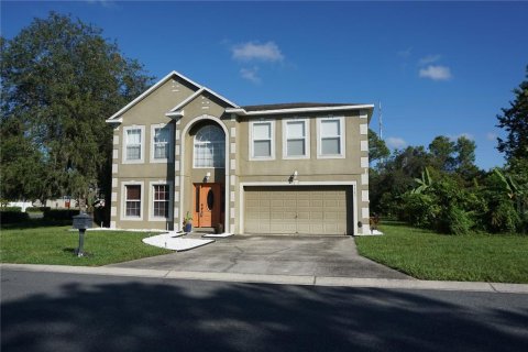 House in Lakeland, Florida 4 bedrooms, 282.24 sq.m. № 1393260 - photo 1