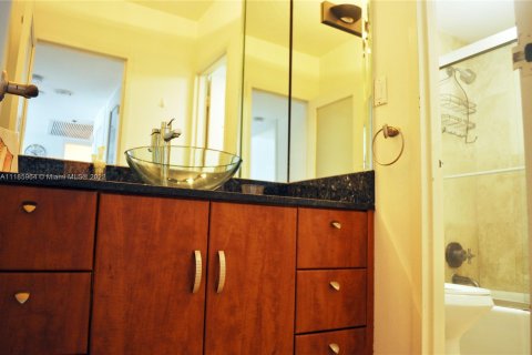 Condo in Miami Beach, Florida, 1 bedroom  № 4484 - photo 7