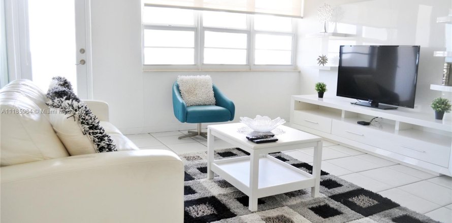 Condo in Miami Beach, Florida, 1 bedroom  № 4484