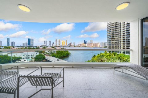 Condo in Aventura, Florida, 3 bedrooms  № 1315803 - photo 17