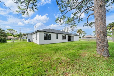 House in Palm Bay, Florida 4 bedrooms, 206.15 sq.m. № 1368645 - photo 19