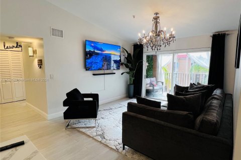 Condominio en venta en Miramar, Florida, 2 dormitorios, 89.74 m2 № 1004819 - foto 1