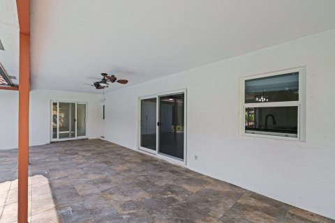 House in Coral Springs, Florida 4 bedrooms, 189.52 sq.m. № 1222446 - photo 16