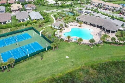 Villa ou maison à vendre à Lake Worth, Floride: 4 chambres, 249.16 m2 № 1223253 - photo 1