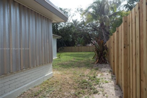 House in Fort Lauderdale, Florida 3 bedrooms, 121.52 sq.m. № 1232371 - photo 23