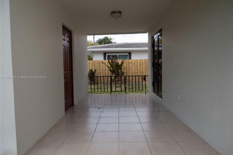 House in Fort Lauderdale, Florida 3 bedrooms, 121.52 sq.m. № 1232371 - photo 21