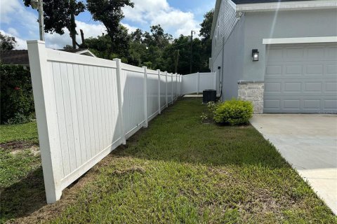 Villa ou maison à louer à Zephyrhills, Floride: 4 chambres, 181.9 m2 № 1366670 - photo 3