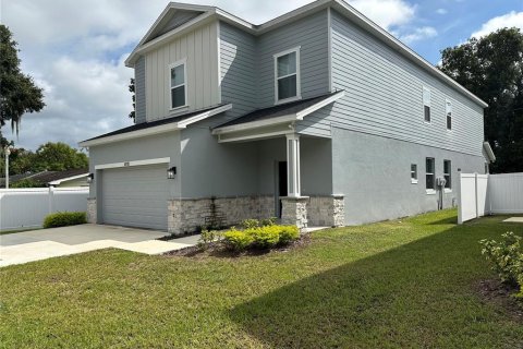 House in Zephyrhills, Florida 4 bedrooms, 181.9 sq.m. № 1366670 - photo 7