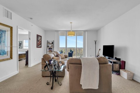 Condo in North Miami, Florida, 2 bedrooms  № 1375478 - photo 10