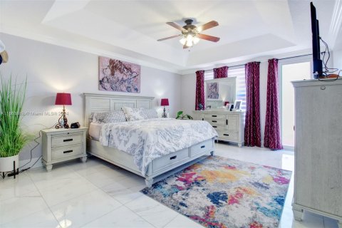 Villa ou maison à vendre à Pembroke Pines, Floride: 6 chambres, 267.47 m2 № 1375483 - photo 17