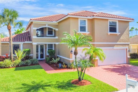 Villa ou maison à vendre à Pembroke Pines, Floride: 6 chambres, 267.47 m2 № 1375483 - photo 1