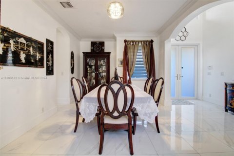 Villa ou maison à vendre à Pembroke Pines, Floride: 6 chambres, 267.47 m2 № 1375483 - photo 13