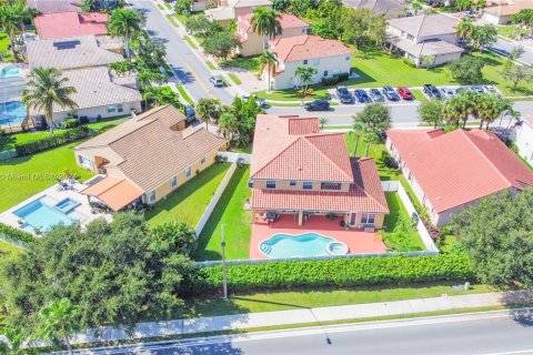 Villa ou maison à vendre à Pembroke Pines, Floride: 6 chambres, 267.47 m2 № 1375483 - photo 5