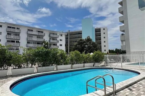 Condominio en venta en Miami Beach, Florida, 1 dormitorio, 70.98 m2 № 1410553 - foto 12