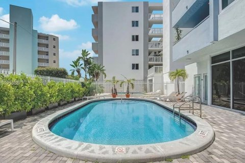 Condominio en venta en Miami Beach, Florida, 1 dormitorio, 70.98 m2 № 1410553 - foto 13