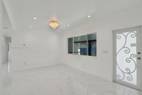 Villa ou maison à vendre à Biscayne Park, Floride: 6 chambres, 164.25 m2 № 1160138 - photo 11