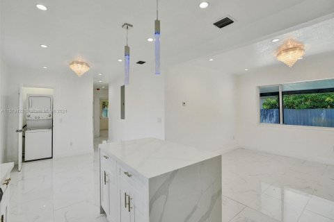 Casa en venta en Biscayne Park, Florida, 6 dormitorios, 164.25 m2 № 1160138 - foto 18
