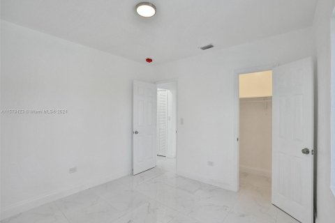 Casa en venta en Biscayne Park, Florida, 6 dormitorios, 164.25 m2 № 1160138 - foto 21