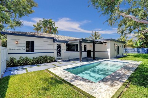 Casa en venta en Biscayne Park, Florida, 6 dormitorios, 164.25 m2 № 1160138 - foto 3