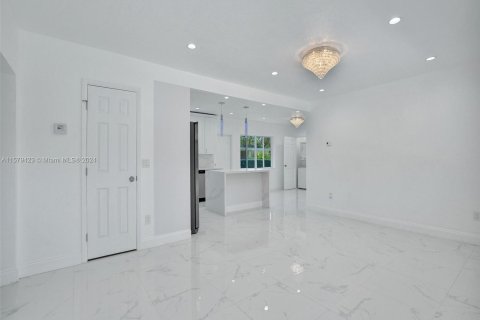 Villa ou maison à vendre à Biscayne Park, Floride: 6 chambres, 164.25 m2 № 1160138 - photo 12