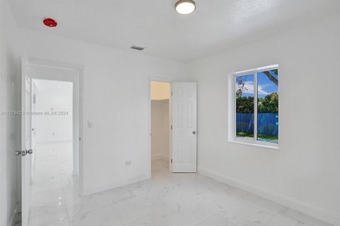 House in Biscayne Park, Florida 6 bedrooms, 164.25 sq.m. № 1160138 - photo 20