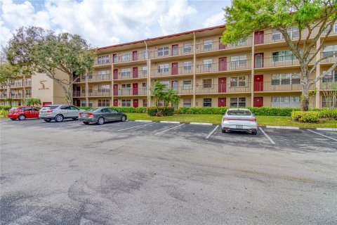 Condominio en venta en Pembroke Pines, Florida, 2 dormitorios, 88.54 m2 № 1229603 - foto 2