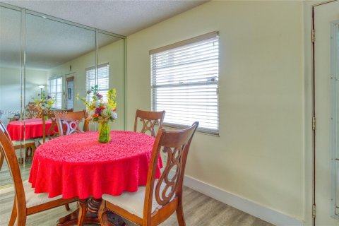 Condominio en venta en Pembroke Pines, Florida, 2 dormitorios, 88.54 m2 № 1229603 - foto 9