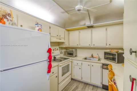 Condominio en venta en Pembroke Pines, Florida, 2 dormitorios, 88.54 m2 № 1229603 - foto 11