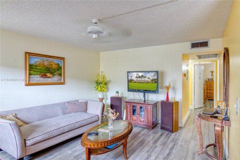 Condominio en venta en Pembroke Pines, Florida, 2 dormitorios, 88.54 m2 № 1229603 - foto 5