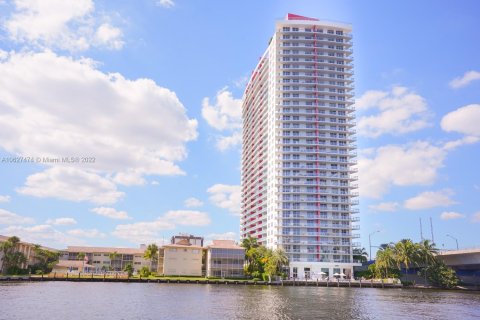 Condominio en venta en Hallandale Beach, Florida, 3 dormitorios, 146.51 m2 № 1261 - foto 2
