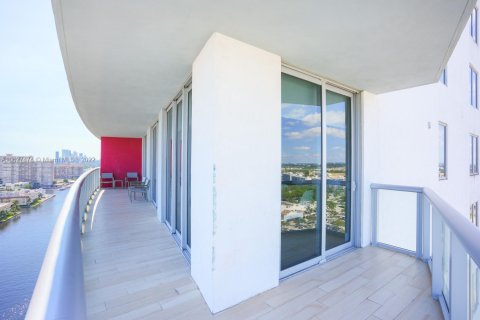 Condominio en venta en Hallandale Beach, Florida, 3 dormitorios, 146.51 m2 № 1261 - foto 30
